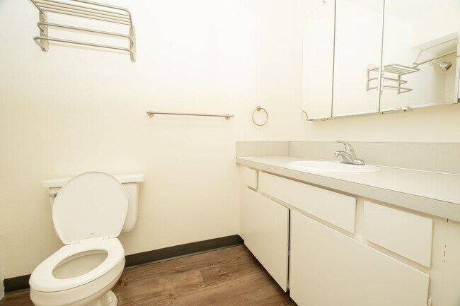 Foto del edificio - Stylishly Renovated 1 Bedroom in Historic Irvington!
