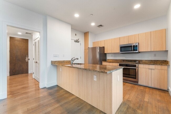 Building Photo - 425 Boylston St