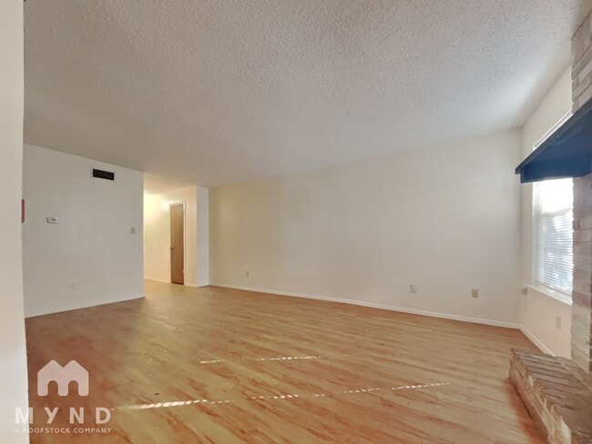 Building Photo - 10701 Daryl Cove