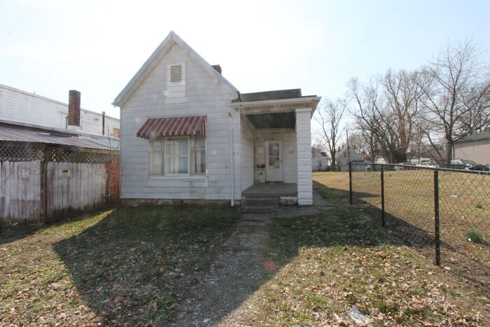 Primary Photo - 515 E Virginia St