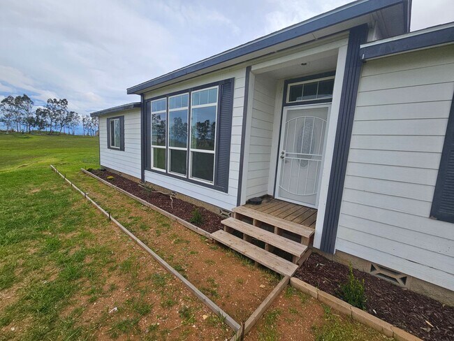 Foto del edificio - Spacious Home on 5 Acres For Rent!