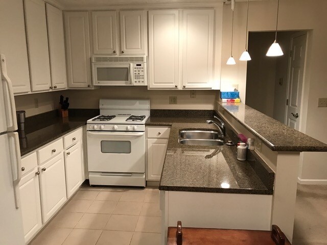 Building Photo - 2730 Greystone Dr