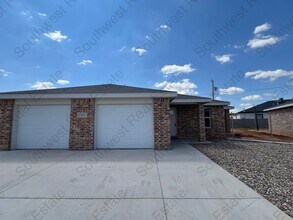 Building Photo - 2131 Bobwhite Ct