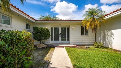 Building Photo - 15340 SW 85th Ave
