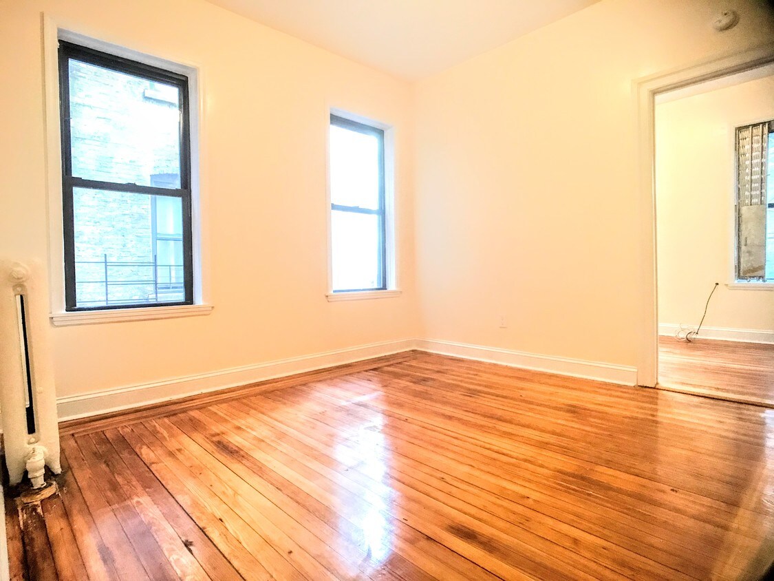 Primary Photo - 26 St Nicholas Pl