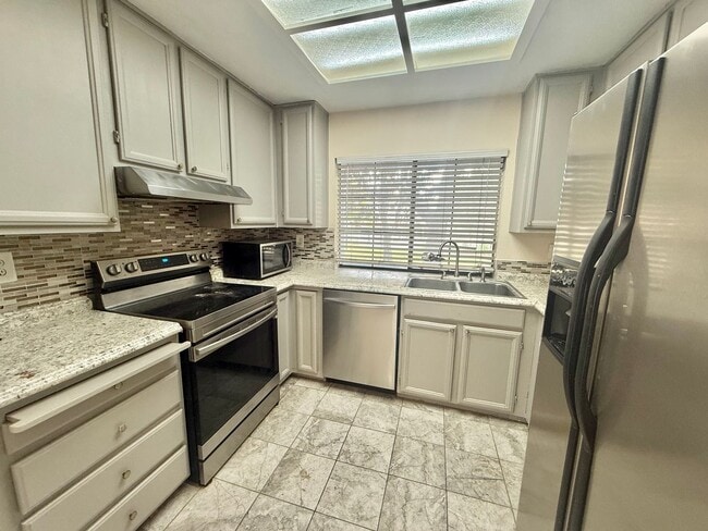 Foto del edificio - SOUTH SAN JOSE - Warm and Inviting condo in desirable neighborhood