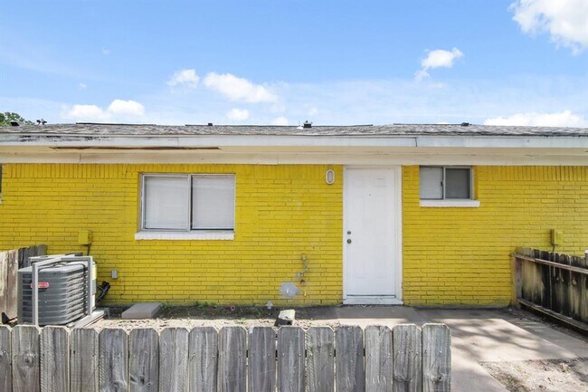 Building Photo - 7811 Glass St