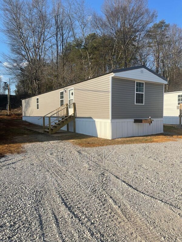 Primary Photo - 1004 S Jackson St