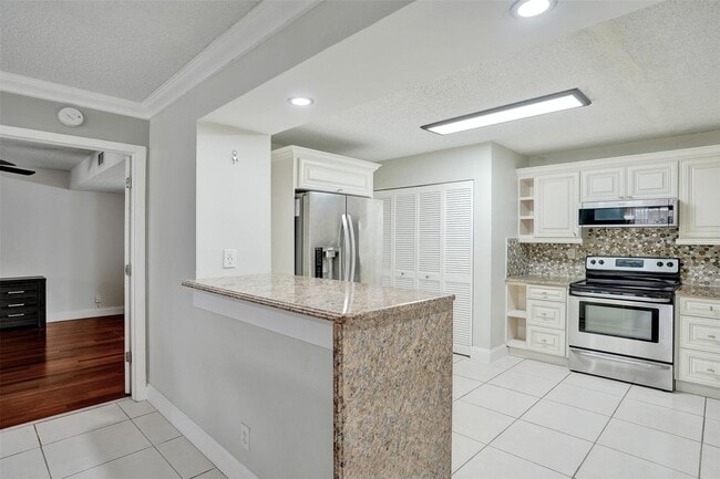 Building Photo - 12215 Royal Palm Blvd
