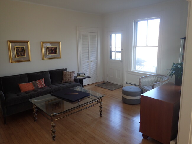 Building Photo - 35 Lasell St