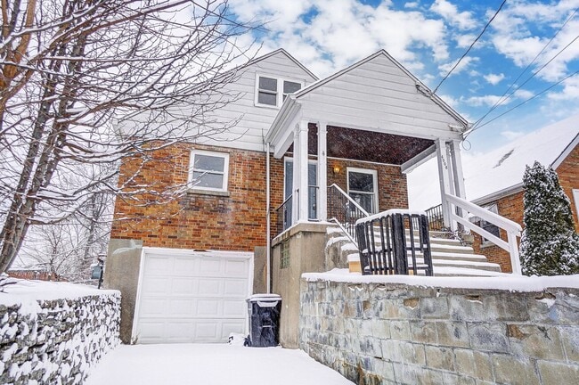 Building Photo - Four Bedroom Available!