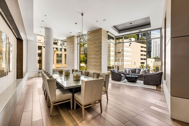Foto del edificio - DOWNTOWN BELLEVUE BEAUTY!!
