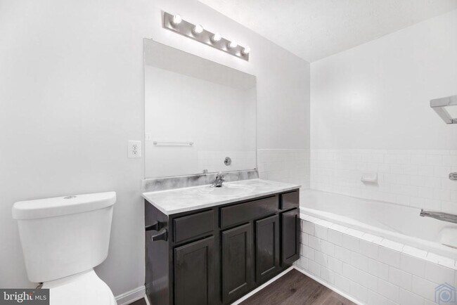 Building Photo - 2406 Lemontree Ln