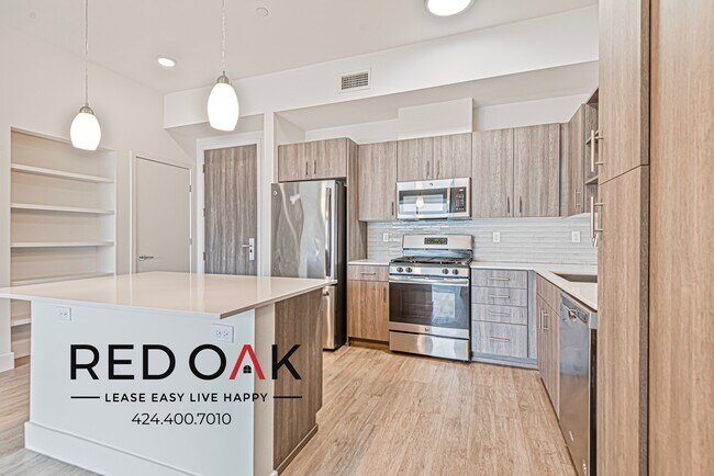 Building Photo - ~6 Weeks FREE~ Inviting, Sunlit Three Bedr...