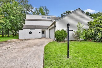 Building Photo - 1746 Cloister Dr