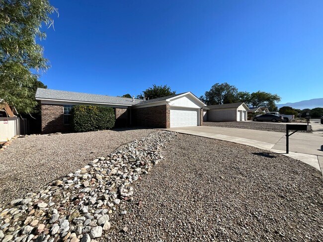 Building Photo - 3 Bedroom Single Story Home Available Near...