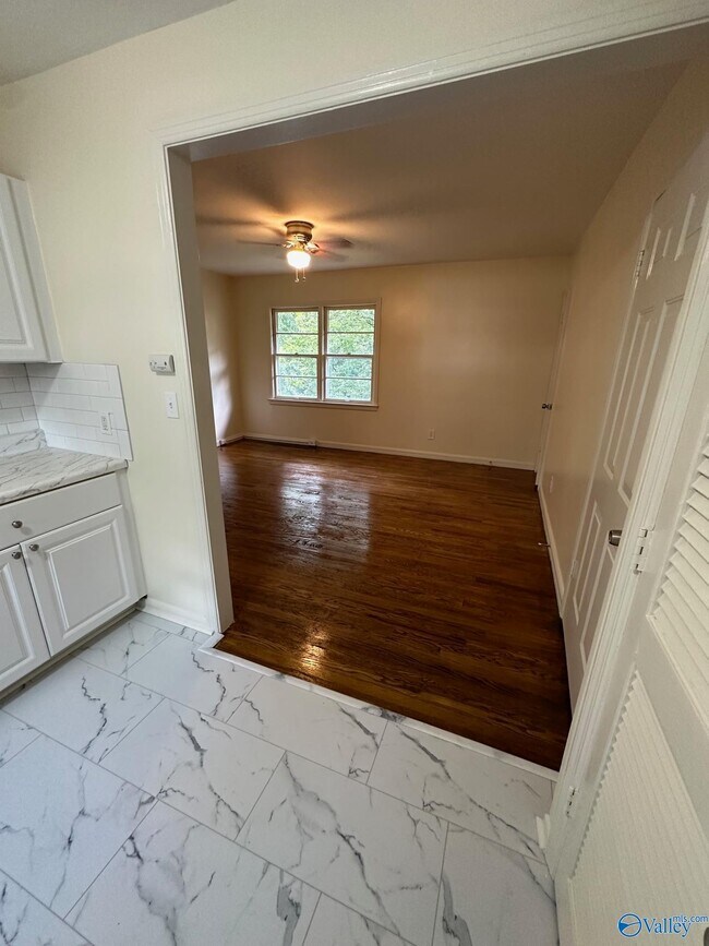 Foto del edificio - 128 Walker Ave NE