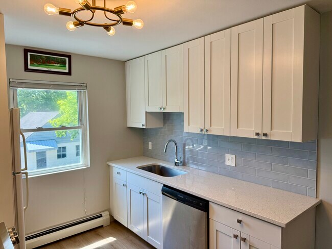 Foto del edificio - 2317 Monroe Ave