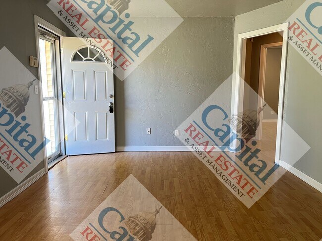 Building Photo - Adorable 3 Bedroom