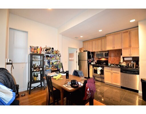 Foto del edificio - 1695 Beacon St