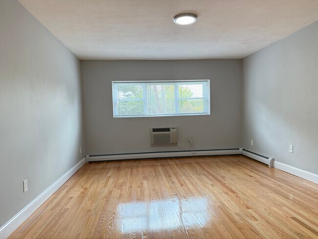 Foto del edificio - 4 Oakcrest Rd