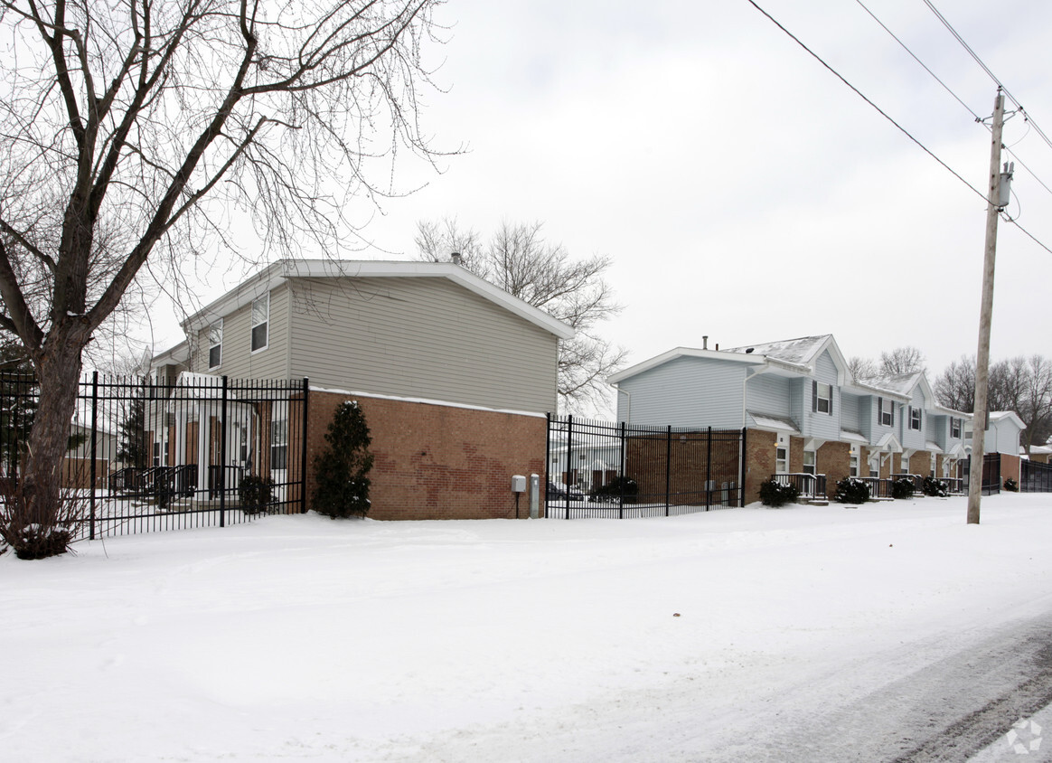 Building Photo - Van Buren Homes