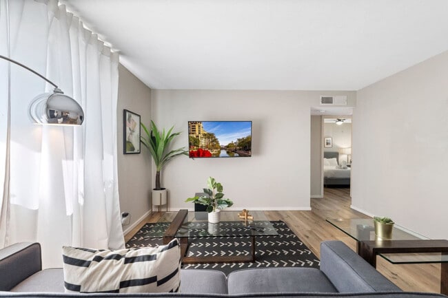 Building Photo - 3307 N 66th Pl