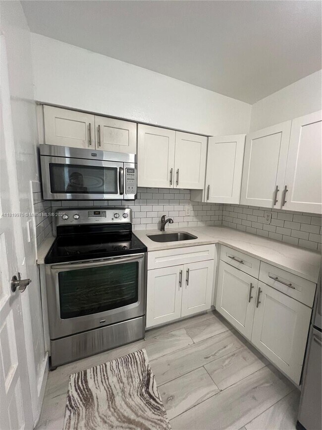 Foto del edificio - 6701 NE Miami Pl
