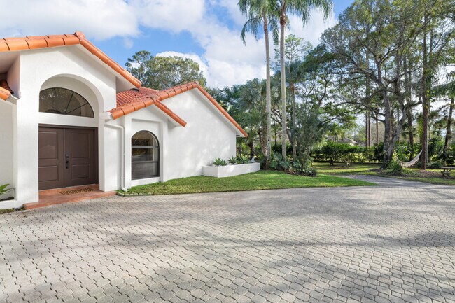 Foto del edificio - 328 Squire Dr