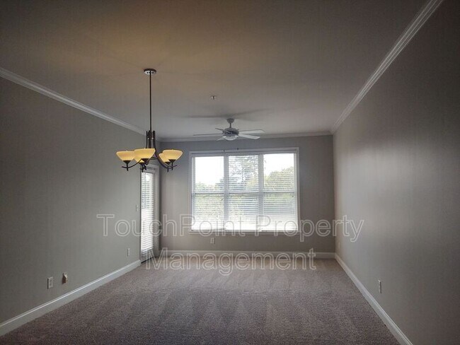 Building Photo - 1000 E Woodlawn Rd