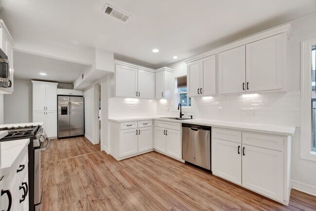 Foto del edificio - 4520 Sharon St