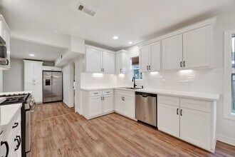 Building Photo - 4520 Sharon St