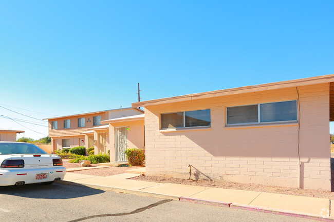 Arroyo Chico Apartaments - Highland Park Apartments