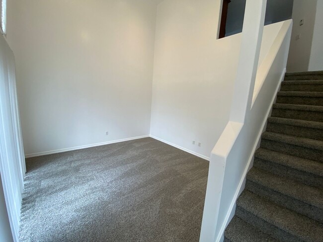 Building Photo - 598 E 1590 S