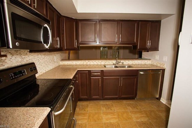 Building Photo - 4304 Silverleaf Dr