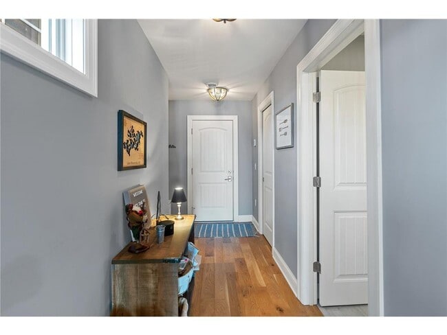 Building Photo - 4018 Sunset Dr