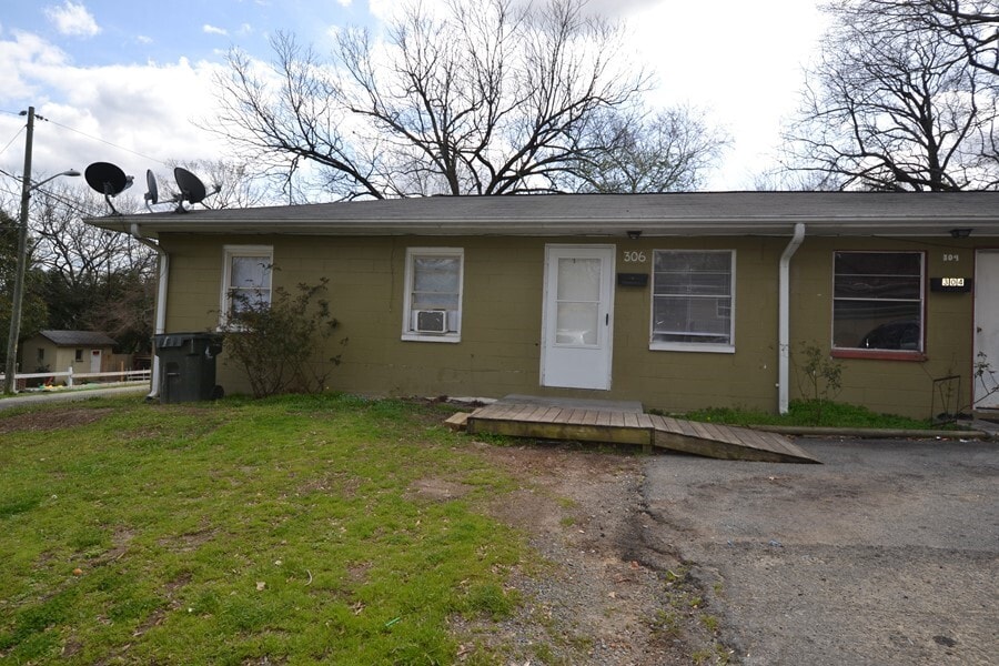 Primary Photo - Duplex in Historic Downtown Monroe