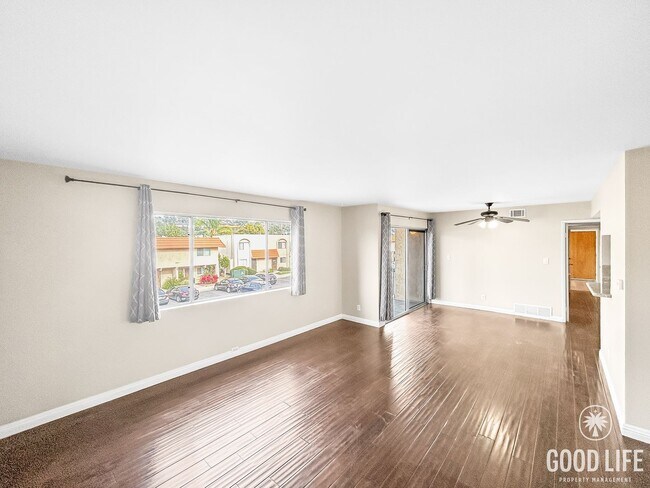 Foto del edificio - Beautiful 2BD/2BA w/ Reserved Parking and A/C in College Area!