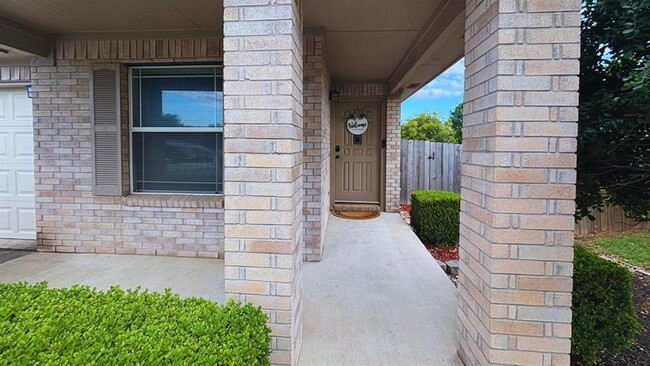 Building Photo - 404 Golden Gate Dr