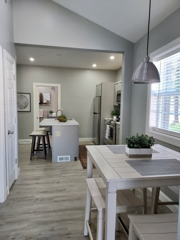 Foto principal - 9143 River Rd