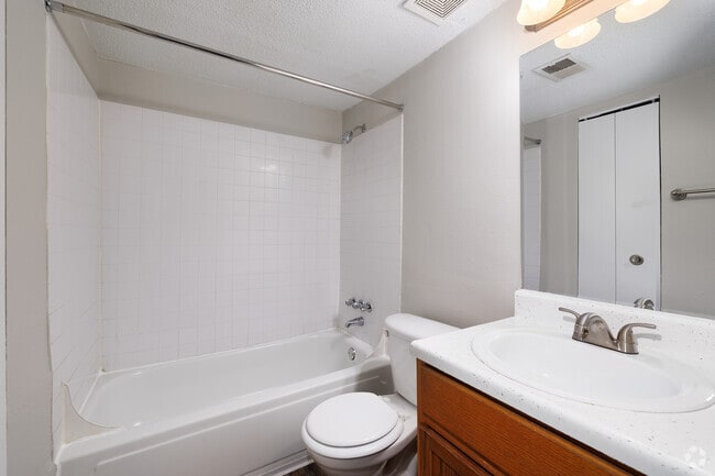 1BR, 1BA - 675SF -Bathroom - Black Forest Apartments