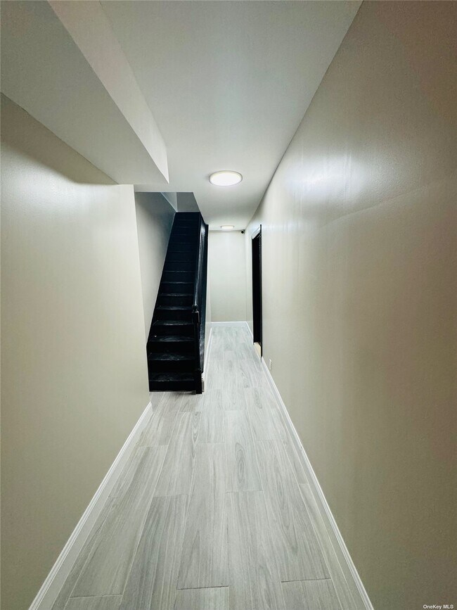 Foto del edificio - 2064 Bathgate Ave
