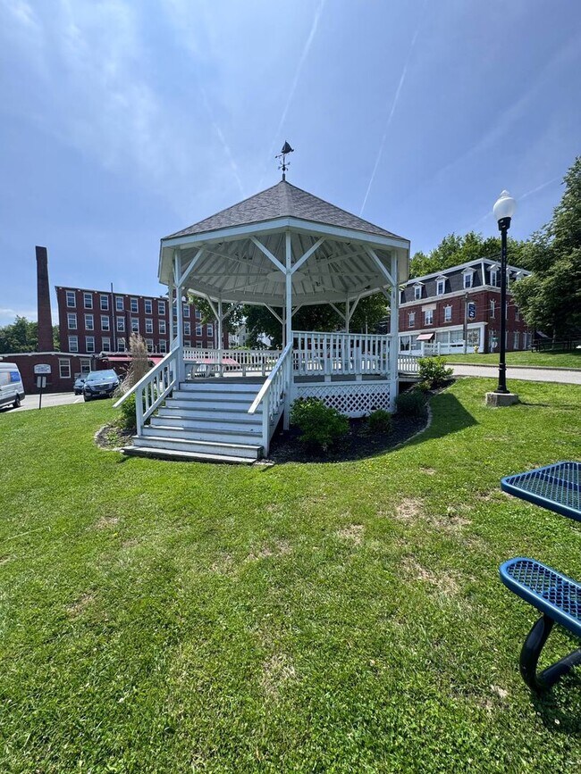 Foto del edificio - 2 Main St