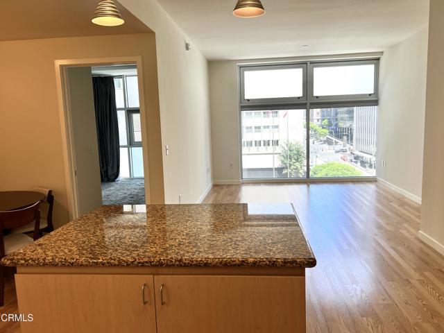 Foto del edificio - 630 W 6th St