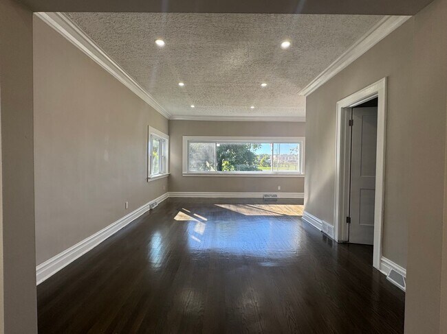 Building Photo - 2704 W 15th Ave