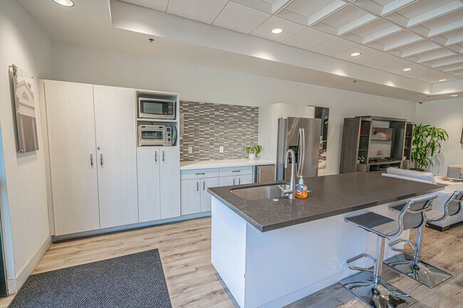 Building Photo - CALL TO BOOK! Monticello - 1 Bedroom for R...