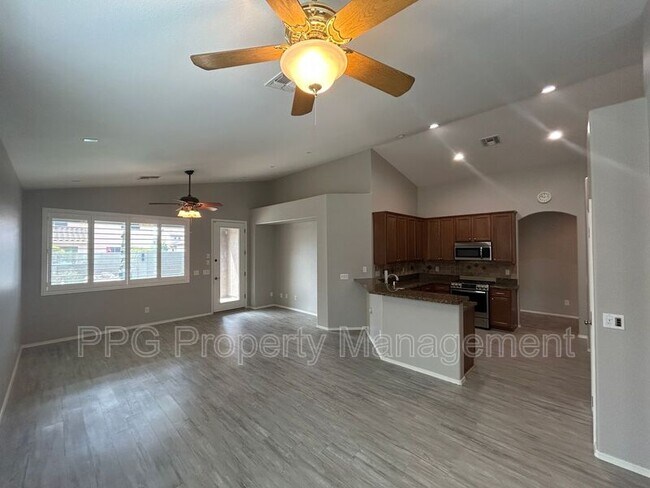 Foto del edificio - 14419 W Evans Dr