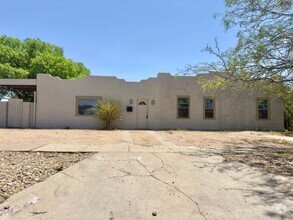 Building Photo - 721 W Cuthbert Ave
