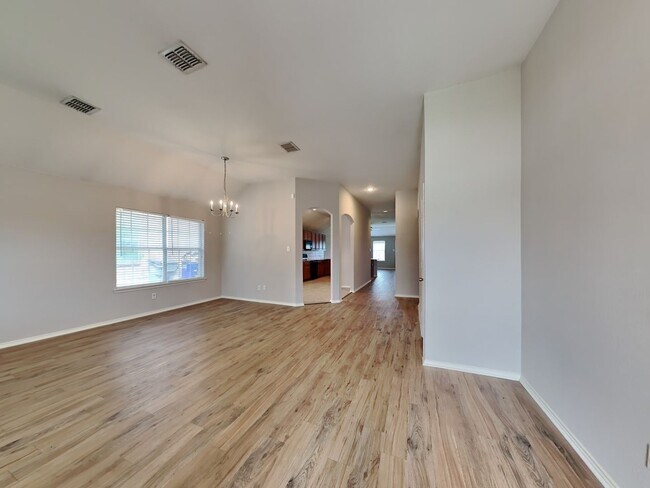Foto del edificio - FANTASTIC HOME IN FORNEY!