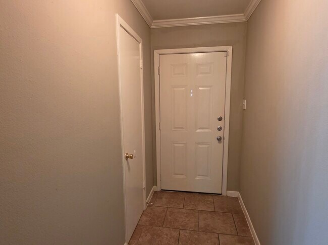 Building Photo - 9007 Glen Shadow Dr